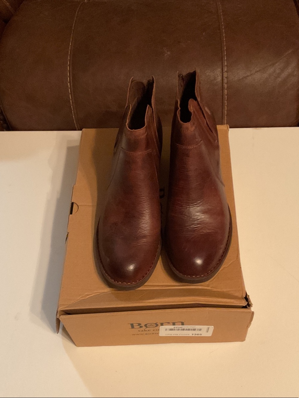 Born Reece ladies  dark brown leather boots size 9.5M in original box